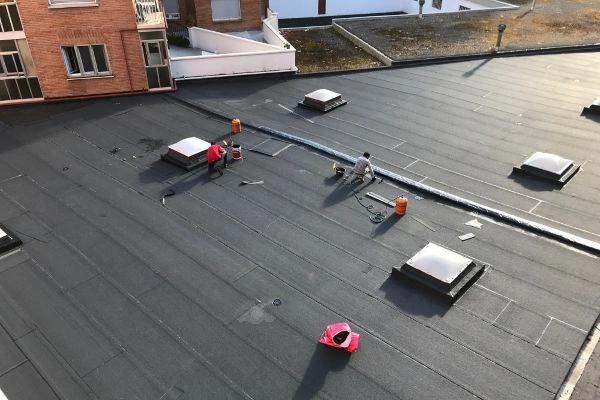 Trabajo de impermeabilización de tejados en Pamplona
